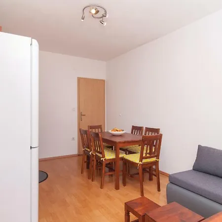 Three-bedroom In Pucisce Apartmán *