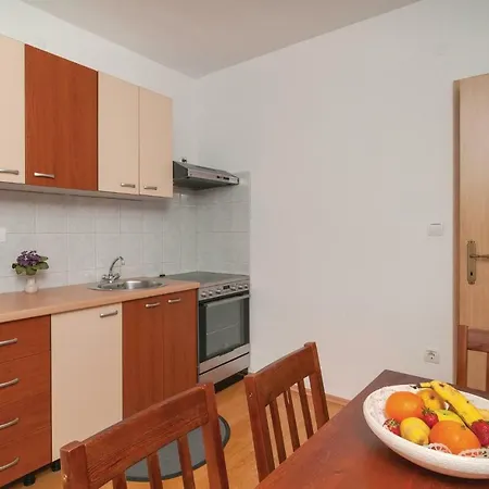 Three-bedroom In 아파트 *