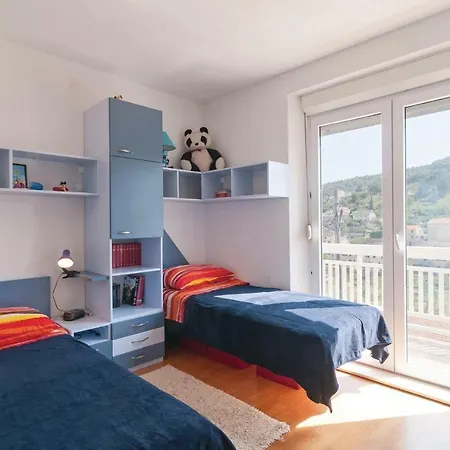 아파트 Three-bedroom In *